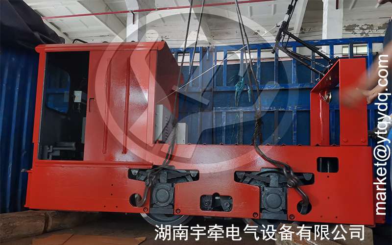 3噸架線式電機(jī)車(chē)發(fā)貨 1.jpg