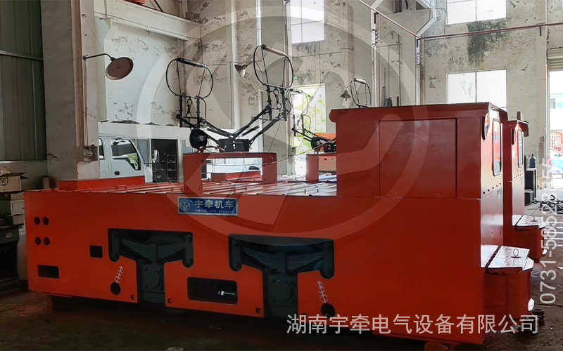 14噸架線式電機車發(fā)貨.jpg
