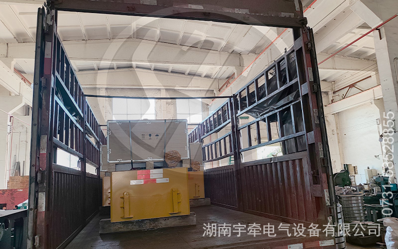 一批定制型2.5噸蓄電池電機車發(fā)貨4.jpg