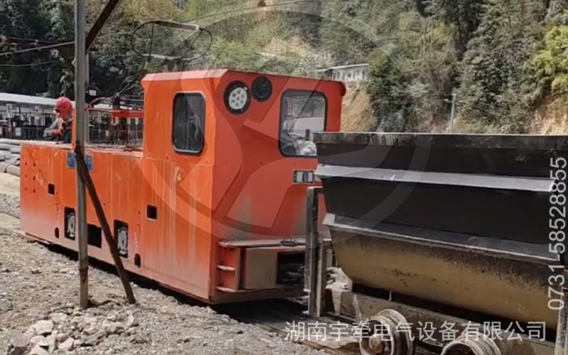 10噸架線式電機(jī)車現(xiàn)場(chǎng)視頻.jpg
