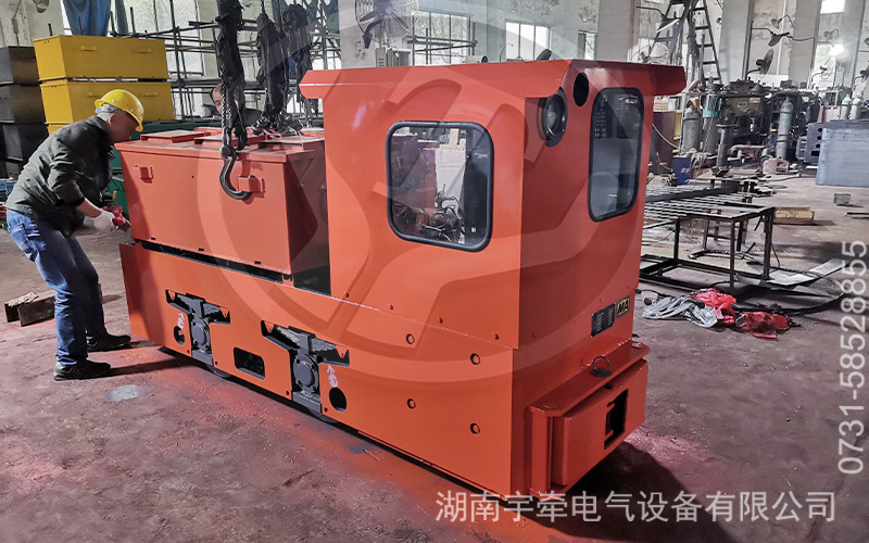 5噸防爆蓄電池電機(jī)車發(fā)貨 2.jpg