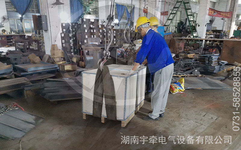 5噸鋰電池電機(jī)車發(fā)往金礦 2.jpg